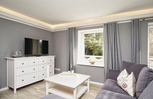 Bergen auf Ruegen Apartment | Ruhig und idyllische Lage, strandnah, gratis Nutzung vom AHOI Erlebnisbad und Sauna in Sellin - Gutshaus Silvitz FeWo 02