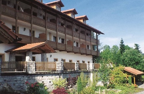 Schwarzenbach Apartment | Ruhige und gemütliche Ferienwohnung (64qm) mit Balkon