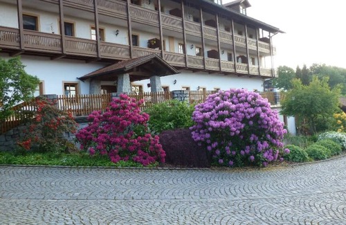 Schwarzenbach Apartment | Ruhige und gemütliche Ferienwohnung (64qm) mit Balkon