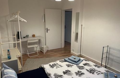 Bergisch Gladbach Apartment | Ruhige Wohnung auf einer Spielstraße - 5 Minuten zur S-Bahn