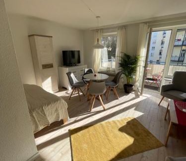 Vorderer Westen Apartment | Ruhige Wohnung mit Parkplatz, charmantes Viertel