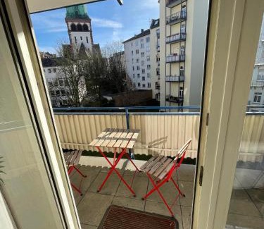 Vorderer Westen Apartment | Ruhige Wohnung mit Parkplatz, charmantes Viertel