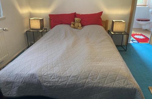 Mittelmeiderich Apartment | Ruhiges ganzes Apartment zwei Zimmer Küche Gresses Bad 45 m