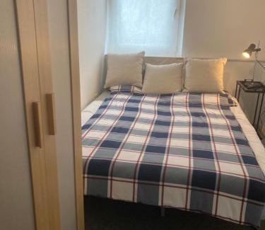 Mittelmeiderich Apartment | Ruhiges ganzes Apartment zwei Zimmer Küche Gresses Bad 45 m