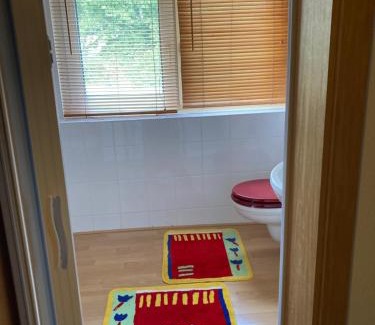 Mittelmeiderich Apartment | Ruhiges ganzes Apartment zwei Zimmer Küche Gresses Bad 45 m