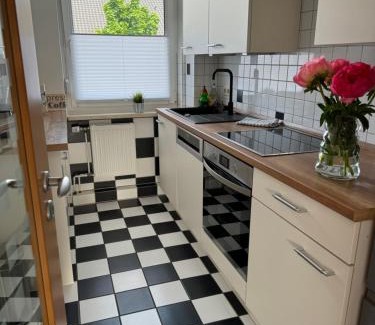 Oberhausen Apartment | Ruhrpott Residenz - 3 Zimmer Suite - 70qm mit Balkon