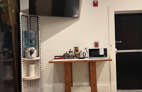 Glencoe Apartment | Ruidoso Valley studio apartment, WiFi, AC, nite sky @WoodSwan furniture wkshop