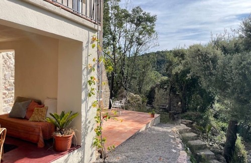 Reynes Cottage | Ruim Catalaans Vakantiehuis met Uitzicht