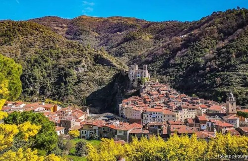 Dolceacqua Villa | Ruime villa met prachtig uitzicht en zwembad