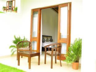 Polonnaruwa Hotel | Ruins Chaaya Hotel