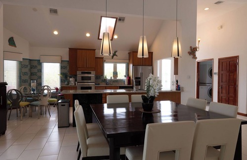 Brinkleys House | Rum& Little Barron Villa: Your North Side Haven-Beach, Ocean, Garden Views!