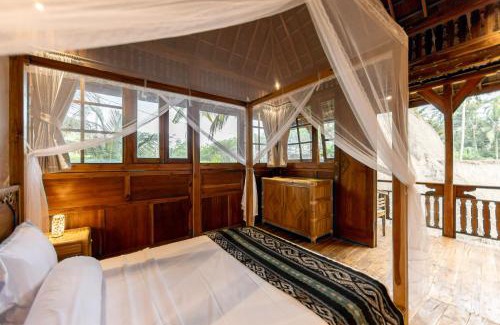 Melayang Cabin | Rumah Guci
