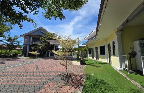 Kota Bharu Hotel | Rumah Tepi Sungai KB