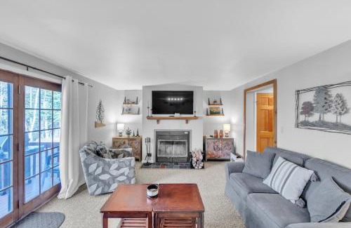 North Creek House | Rumor 39O - Upgraded Townhome with Woodsy Views