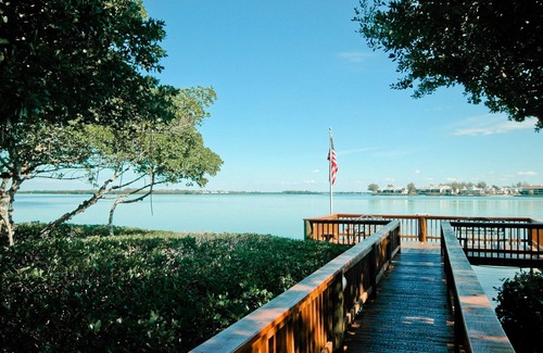 Bradenton Beach Hotel | Runaway Bay Resort by BBG