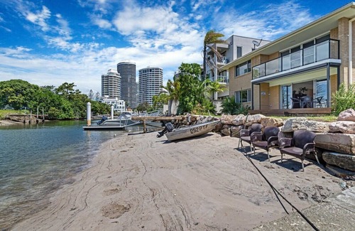Runaway Bay Apartment | Runaway Bay Waterfront Delight
