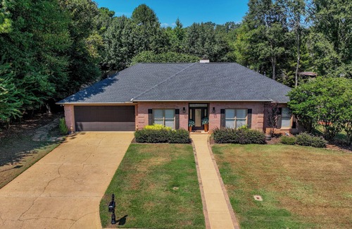 Northport House | Running Back Roost - Swimming Pool, Fenced in, & More! Great for 4th of July!