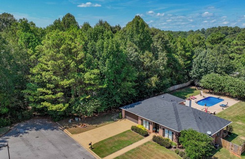 Northport House | Running Back Roost - Swimming Pool, Fenced in, & More! Great for 4th of July!