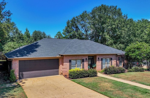Northport House | Running Back Roost - Swimming Pool, Fenced in, & More! Great for 4th of July!
