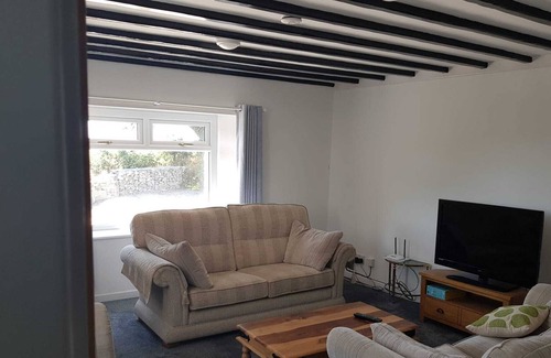 Cowbridge House | Rural Accommodation with a free pool table