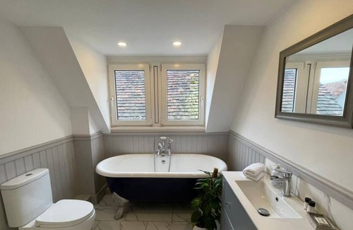 East Grinstead Apartment | Rural Country Suites - 2 Bed and 2 Bath