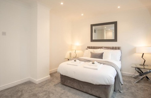 Knowle Sands House | Rural Country Suites- Knowle - (Urban City Suites)