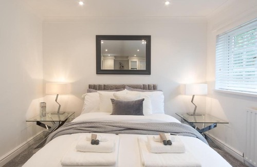 Knowle Sands House | Rural Country Suites- Knowle - (Urban City Suites)