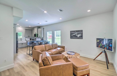 Higden House | Rural Family Retreat < 3 Mi to Fishing & Boating!