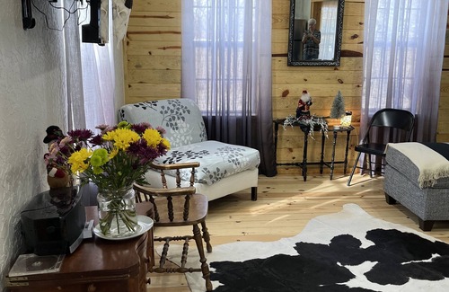 Derry Other | Rural farmhouse minutes from Caballo Lake!