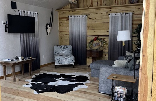 Derry Other | Rural farmhouse minutes from Caballo Lake!