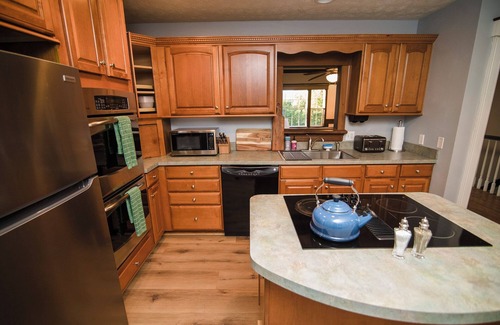 Bentonville House | Rural Hillside Retreat/Charming 3 Bedroom with Hot Tub and Mountain Views