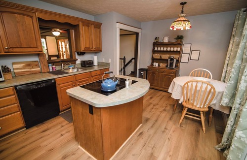 Bentonville House | Rural Hillside Retreat/Charming 3 Bedroom with Hot Tub and Mountain Views