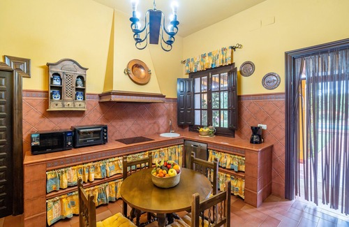 Marchena House | Rural Holiday Home 'Azahares De Marchena' with Pool, Wi-Fi and Air Conditioning
