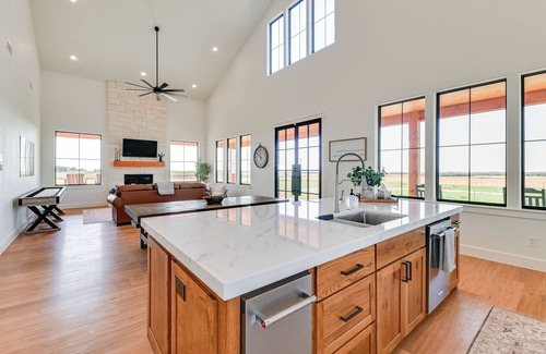 Myra House | Rural Home w/Hot Tub < 7 Mi to Winery & Golfing