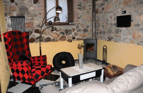 Villafeliz de Babia Cottage | Rural house Between Babia and the moon Stars for 4-6 people