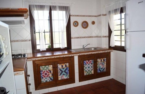 El Gastor Cottage | Rural house el recess, has a large area, with games for the little ones