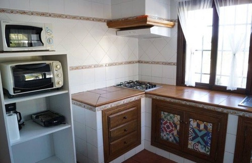 El Gastor Cottage | Rural house el recess, has a large area, with games for the little ones