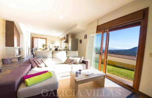 Poio House | Rural house with pool and incredible views of the Ria de Pontevedra