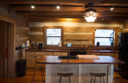 Dahlonega Cabin | Rushing River Log Cabin in Georgia Mountain Wine Country Near Dahlonega