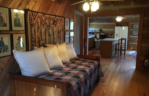 Dahlonega Cabin | Rushing River Log Cabin in Georgia Mountain Wine Country Near Dahlonega