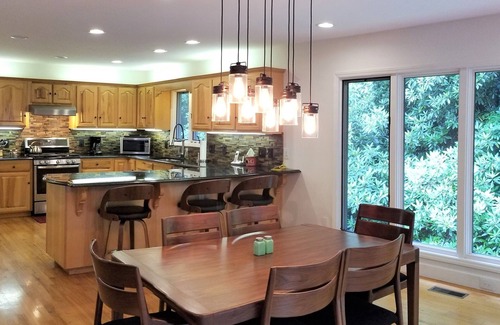 Franklin House | Rushing Water, Hot Tub, Big Deck, Firepit, Hiking, National Forest & Wi-Fi