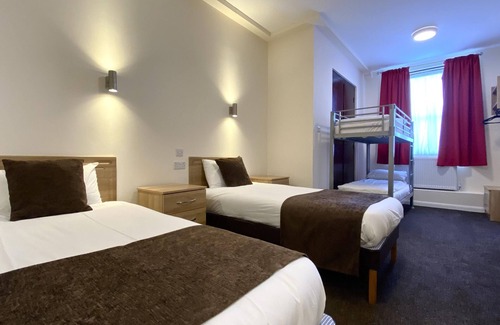 Horley Hotel | Russ Hill Hotel
