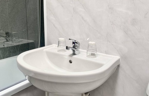Horley Hotel | Russ Hill Hotel