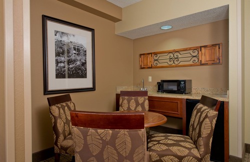 Starkville Hotel | Russell Inn & Suites