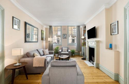 St. Pancras Apartment | Russell Square Vintage - 2 Cozy Bed Home