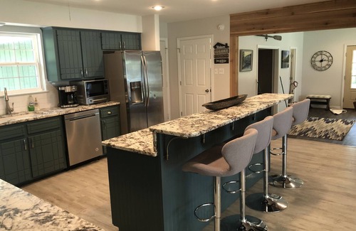 Russellville House | Russellville Lake House- waterfront with private dock