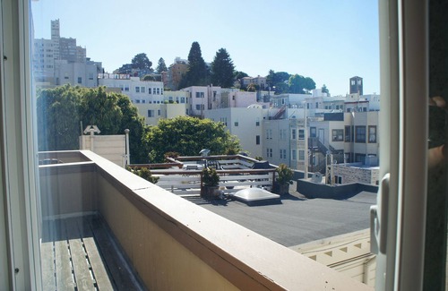 Russian Hill Condo | Russian Penthouse Hill Panoramic Views Decks by North Beach Fishermans Wharf Nob