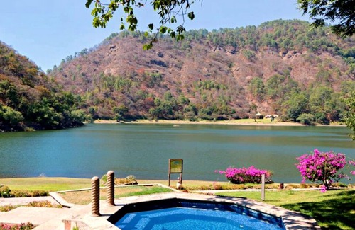 Mascota Cabin | Rustic 1 Bedroom Cabin on Private Lake