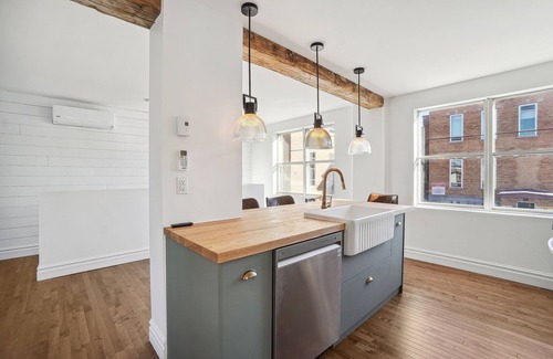 Hull Apartment | Rustic 2 bedrooms from the 1900s, freshly renovated, 5 min from downtown Ottawa