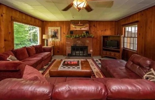 Land O Lakes Cabin | Rustic 3-bedroom Cabin in Forest Lodge on High Lake
